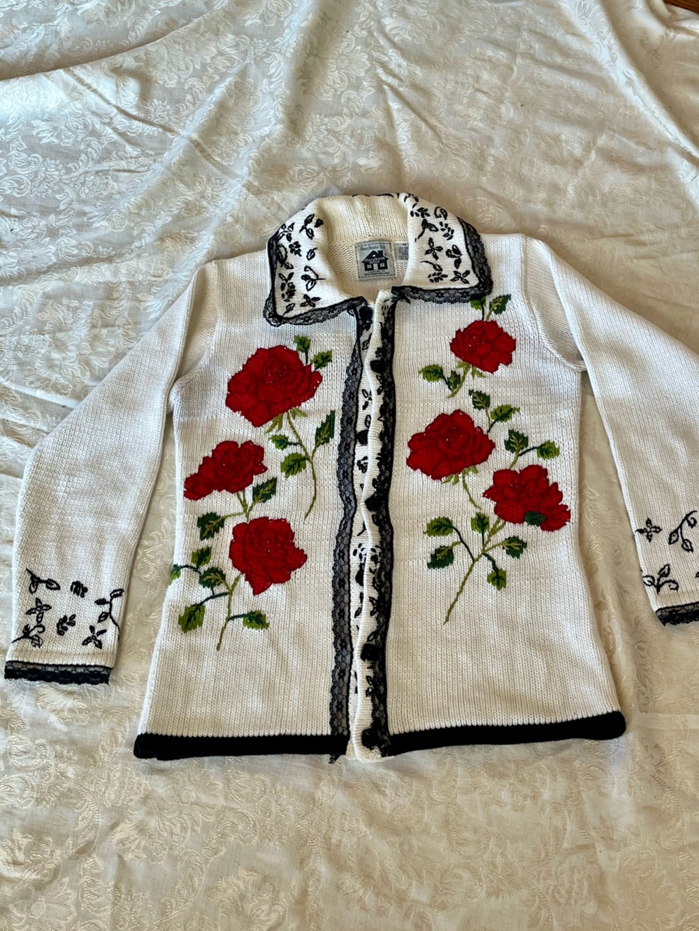 Storybook Knits White Cardigan Sweater Cardigan Red Rose Toile Embroidery SZ XS - Picture 6 of 17